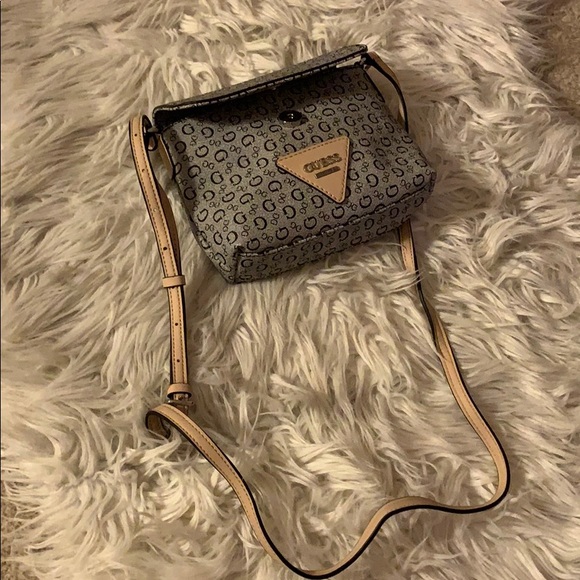 Authentic guess cross body bag - Picture 5 of 6